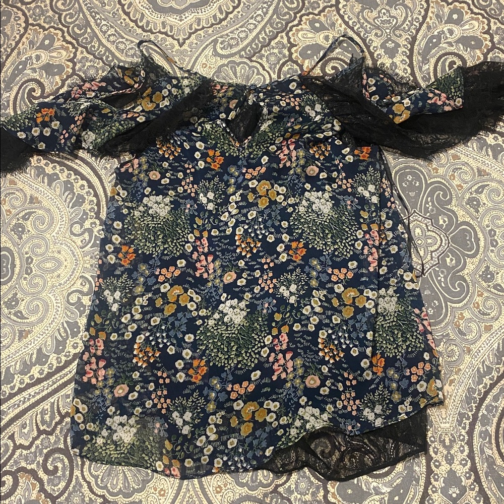 Miss Me Floral Black cold shoulder Top - Picture 9 of 10